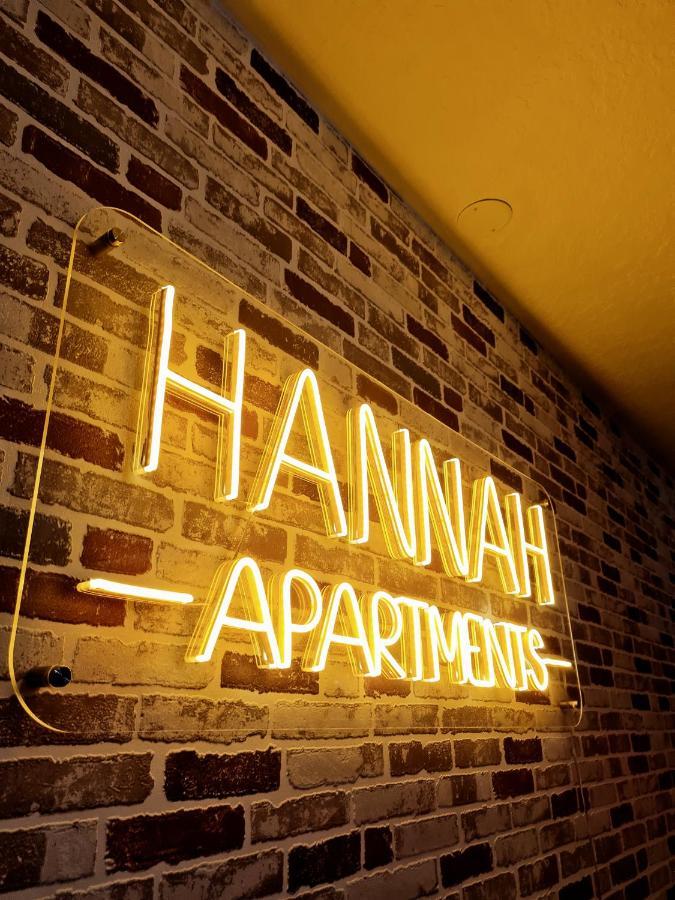 Hannah Krāslava 外观 照片